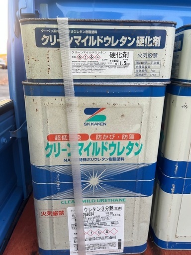 ペンキ　灰白色　外壁塗装や屋根塗装