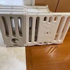 ベビーサークル 折りたたみ出来るの画像