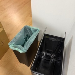 【美品】EKO ステンレス分別ゴミ箱 45L ペダル式の画像