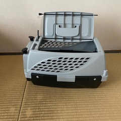 猫用プラスチックキャリーバッグの画像