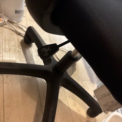 黒のオフィスチェアです。  の画像