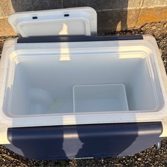 キャスター　ハンドル付き　クーラーボックスの画像