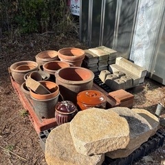 ブロック、飛び石、鉢、植木鉢、メダカ鉢の画像