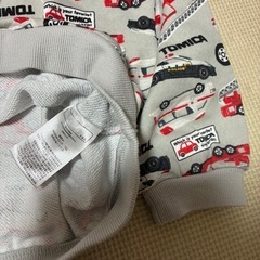 美品✨トミカ✨キッズ100㎝✨長袖トップス✨子供服✨車総柄✨保育園着の画像