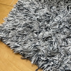 グレー　ラグの画像