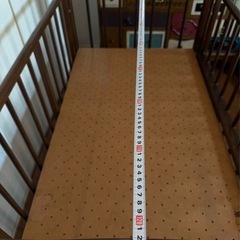 木製ベビーベッド（高さ3段調整可）の画像