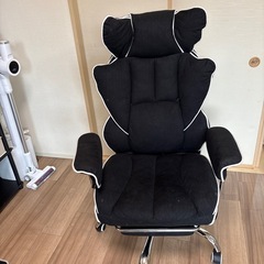 ゲーミングチェア（汚れあり）の画像