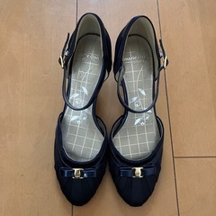 【23.0】ネイビーのヒール・パンプスの画像