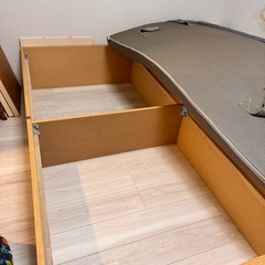 畳の下が収納になっているヘッドレスの畳ベッドの画像