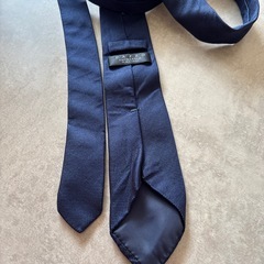ネイビーネクタイの画像