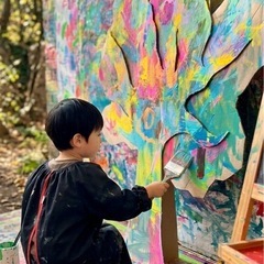 絵の具、クレヨン、筆、ハケ、画用紙などの画材