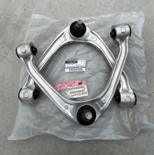 日産  V36 スカイライン フロントアッパー