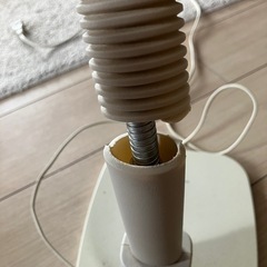 ホワイトテーブルランプ 高さ調整可能の画像