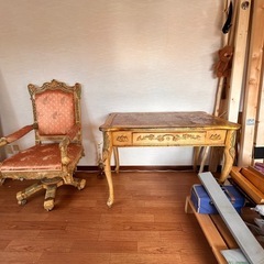アンティークチェア　テーブルの画像