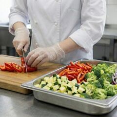 調理師STAFF／病院内保育園あり！柔軟な有給休暇＆3時間～の短時間勤務あり／車・バイク通勤OK！の画像