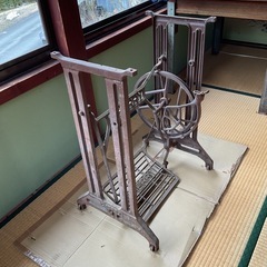足踏みミシンの脚の画像
