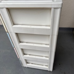 訳あり　ディズニーツムツム　キッズタンス　チェスト　4段　ひび割れあり　白基調タンス　収納タンスの画像