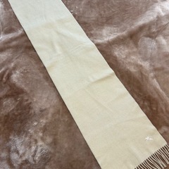 バーバリーBURBERRYマフラーストールショールスカーフホワイト白色系 オフホワイトアイボリー無地ロゴcashmereカシミヤカシミア100％イングランド製 イギリス製英国製レディース女性用婦人ウィメンズwomenメンズmen男性用紳士ユニセックス男女兼用の画像