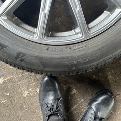 希少195/60R17BSブリザック2023年製VRX2スタッドレスPCD100x5Hの画像