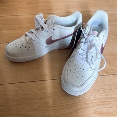 期間限定値下げ★ 未使用 NIKE air force スニーカー 23cm エアフォース 運動靴 通学靴 ナイキの画像