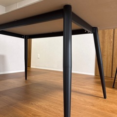 セラミック天板のダイニングテーブルの画像