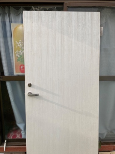 ●緊急値下げ　未使用綺麗なドア・鍵付き