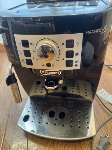 デロンギ    マグニフィカs 全自動 コーヒーマシン 
エスプレッソマシン