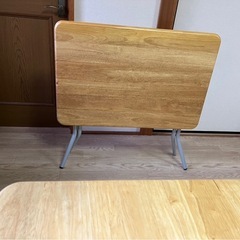 【受け渡し決定】折りたたみ式のテーブル(天板汚れあり)の画像