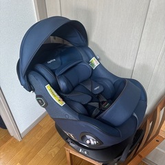 Aprica クルリラビッテエックス　回転式チャイルドシート　R129 アカチャンホンポモデルの画像