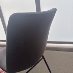 四脚　モダンなイスの画像