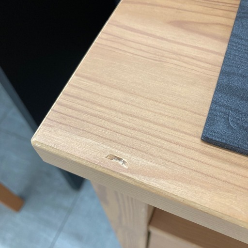 IKEA ヘムネス　テレビボード　※天板キズ