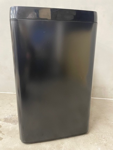 洗濯機　　ブラック　5.5kg 2023年　9.900
円