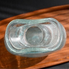 被せガラス　ライトブルーの花瓶の画像