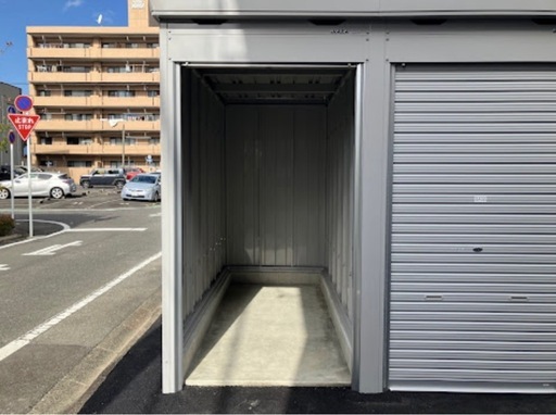 スペースプラス
北区黒川北【新品ガレージ】空きあり　盗難対策に　防犯カメラ、夜間照明付き　資材置場利用OK 【月額 】 ｜車31,000円｜バイク15,000円（税別）