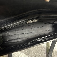 BURBERRY エナメルバッグの画像