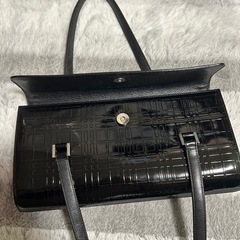 BURBERRY エナメルバッグの画像