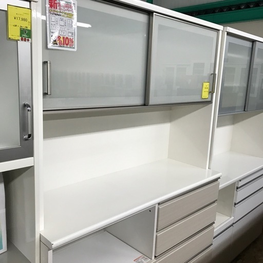 ジャングルジャングル貝塚店　食器棚　白　ホワイト　ベージュ　2枚扉　スライド式　4段　スライド天板　コンセント　キッチン収納　家具　高