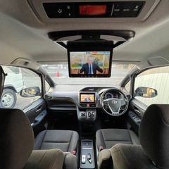 ヴォクシー　ハイブリッド　車検有り　オプション多数の画像