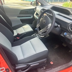 平成24年トヨタ　ハイブリッド　アクアの画像