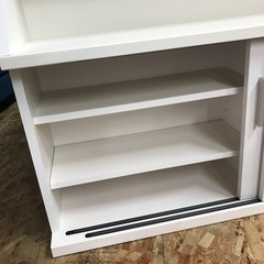 ジャングルジャングル貝塚店　収納棚　白　ホワイト　木　スライド式　2枚扉　高さ調節　ロー　コンセント　シンプル　オシャレ　家具　収納　中古　貝塚市　二色浜の画像