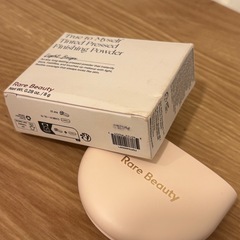 Rare Beauty ハイライトパウダー Light Beigeの画像