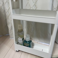 収納ラックの画像