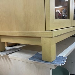 テレビ台 小型 木製 収納付き 引き出しあり ガラス扉あり 中古の画像