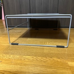 流し台の下等の棚。金属製。の画像