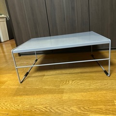 流し台の下等の棚。金属製。の画像