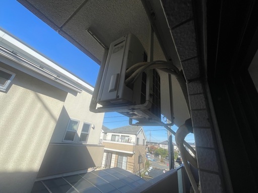【作業事例】  バルコニーに残っていた不用品の回収をご依頼いただきました。  家具や生活用品などを仕分けしながら回収し、 バルコニーを