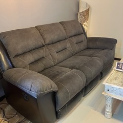 リクライニングソファ テーブル付き の画像