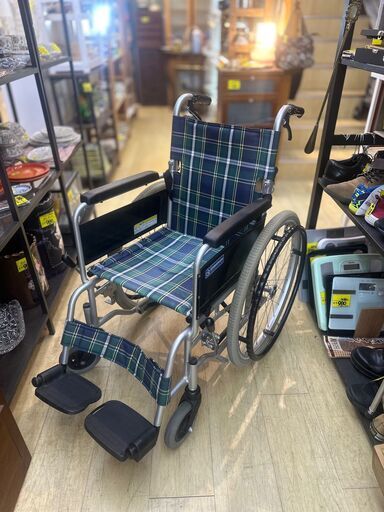 カワムラ KAWAMURA 車椅子 車いす 介護用 自走式 耐荷重100㎏ □近隣 カワムラ KAWAMURA 車椅子 車いす 介護用 自走式 耐荷重100㎏ □近隣