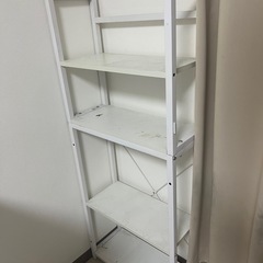 ラック付きデスクの画像