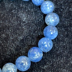 カイヤナイトのブレスレットの画像